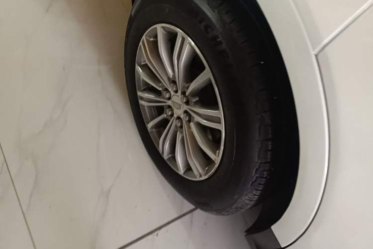 Used Cadillac XT5 2018 28T Four-Wheel Drive Luxury Model Right Rear Wheel Hub