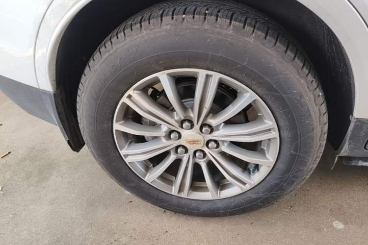 Used Cadillac XT5 2018 28T Four-Wheel Drive Luxury Model Right Rear Wheel Hub