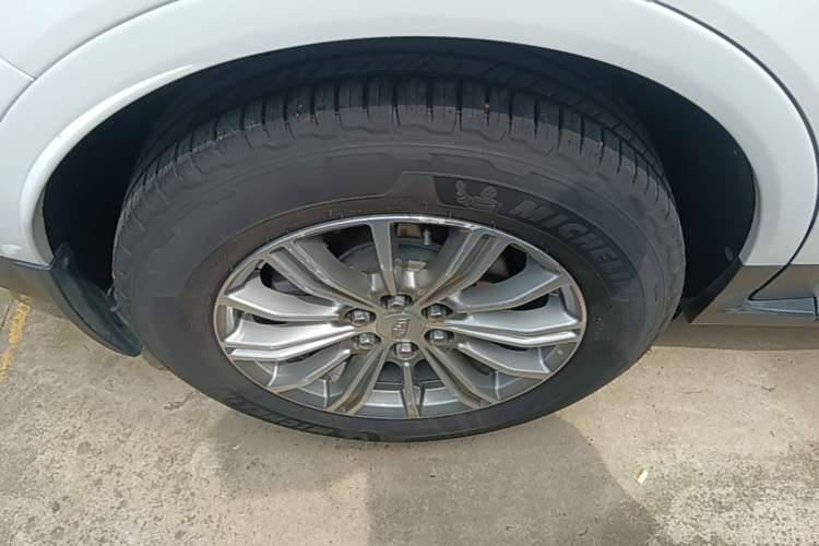 Used Cadillac XT5 2018 25T Luxury Model Right Rear Wheel Hub
