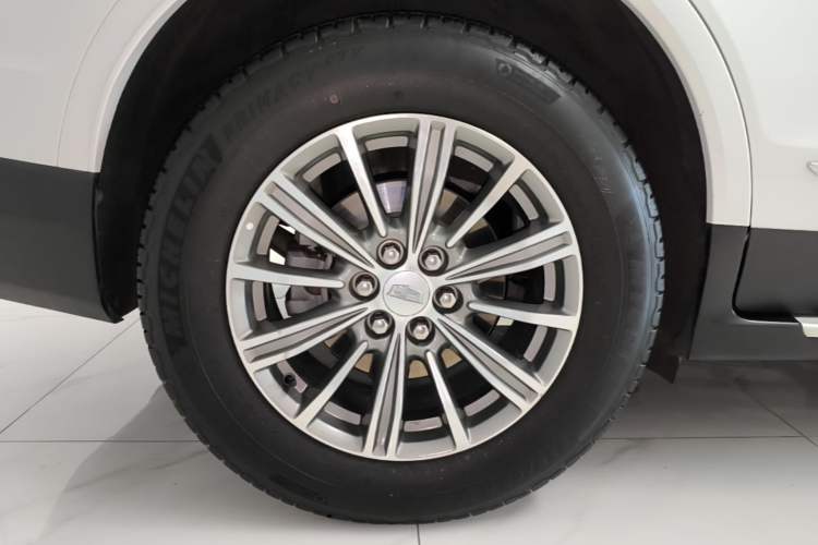 Used Cadillac XT5 2018 28T Four-Wheel Drive Luxury Model Right Rear Wheel Hub