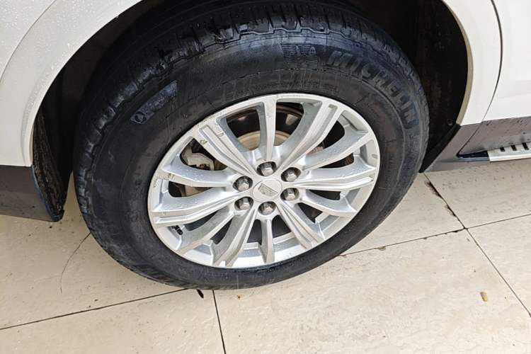 Used Cadillac XT5 2018 28E Four-Wheel Drive Tech Version Right Rear Wheel Hub