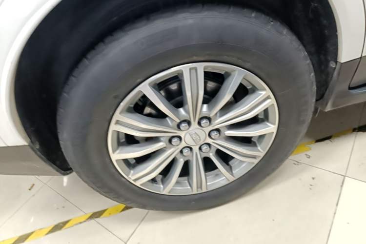 Used Cadillac XT5 2018 28T Four-Wheel Drive Luxury Model Right Rear Wheel Hub