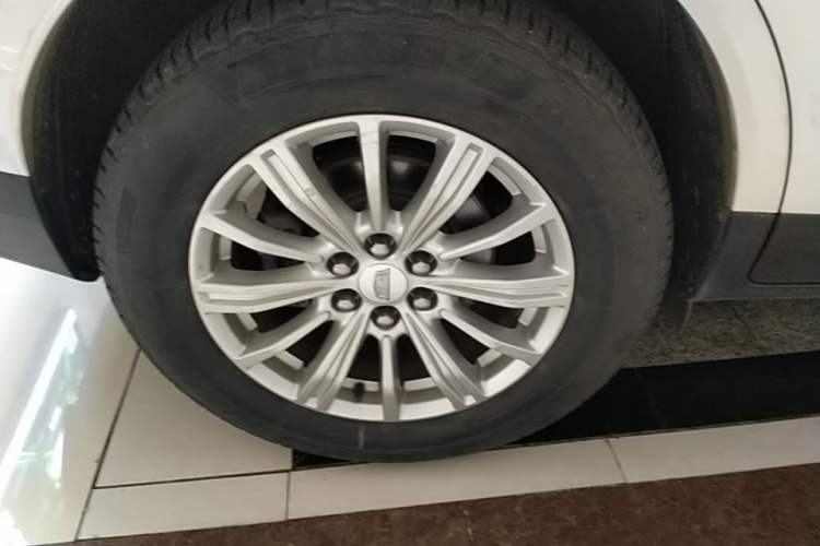 Used Cadillac XT5 2018 28E Four-Wheel Drive Tech Version Right Rear Wheel Hub