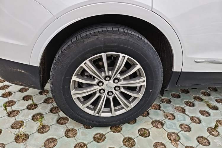 Used Cadillac XT5 2018 25T Luxury Model Right Rear Wheel Hub