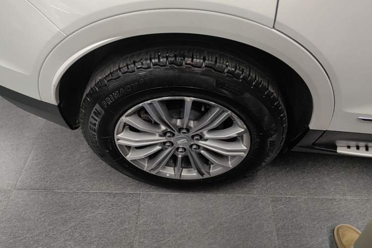 Used Cadillac XT5 2018 28T Four-Wheel Drive Luxury Model Right Rear Wheel Hub