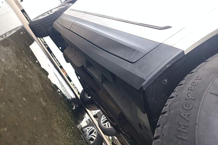 Used Cadillac XT5 2018 25T Luxury Model Right Side Sill