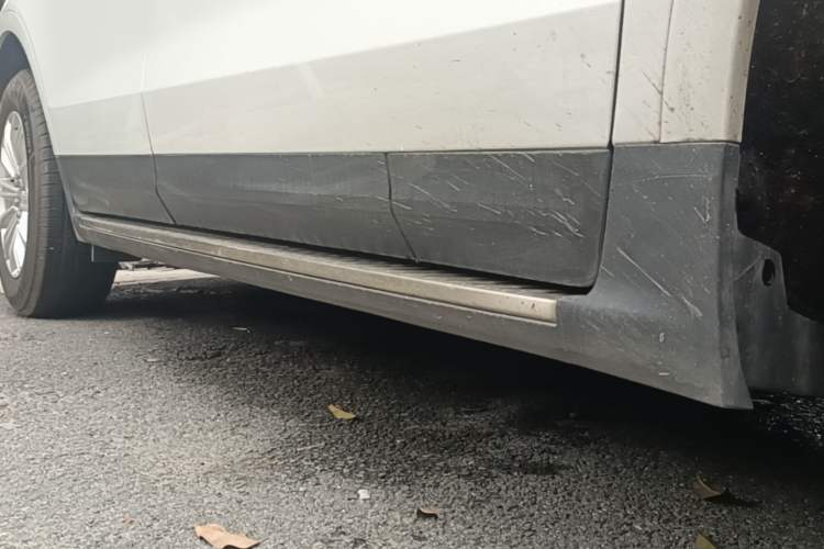 Used Cadillac XT5 2018 25T Tech Model Right Side Sill