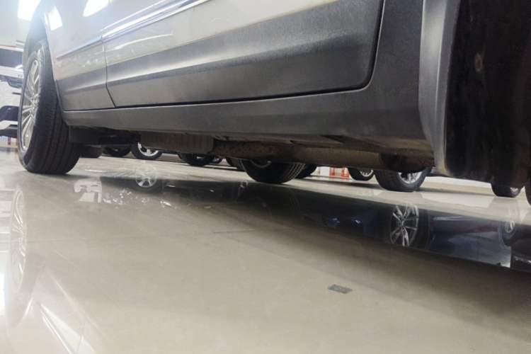 Used Cadillac XT5 2018 25T Luxury Model Right Side Sill