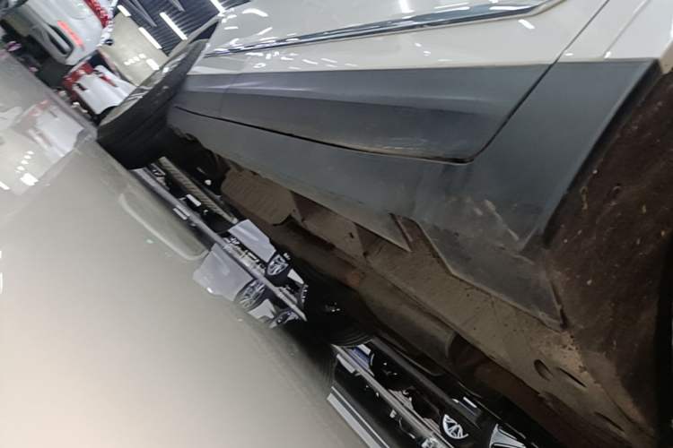 Used Cadillac XT5 2018 25T Luxury Model Right Side Sill