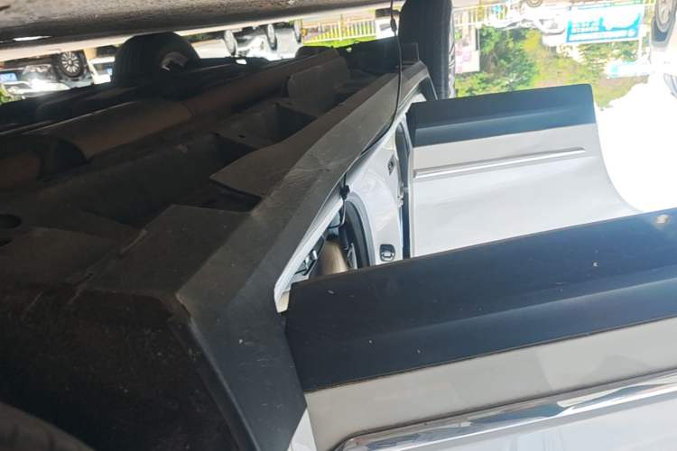 Used Cadillac XT5 2018 25T Luxury Model Right Side Sill