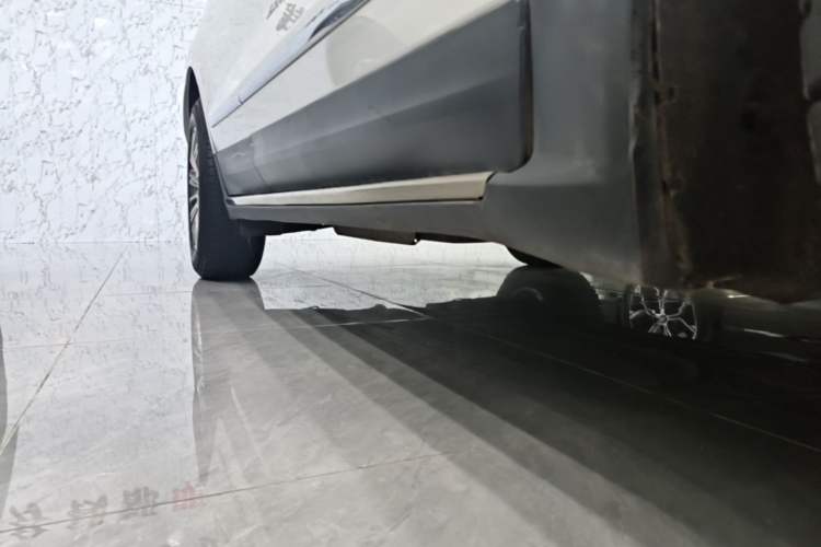Used Cadillac XT5 2018 25T Luxury Model Right Side Sill