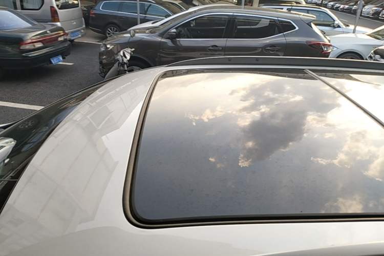 Used Cadillac XT5 2018 25T Luxury Model Roof