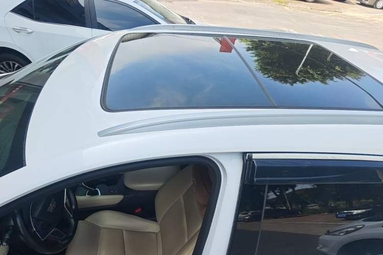 Used Cadillac XT5 2018 25T Luxury Model Roof