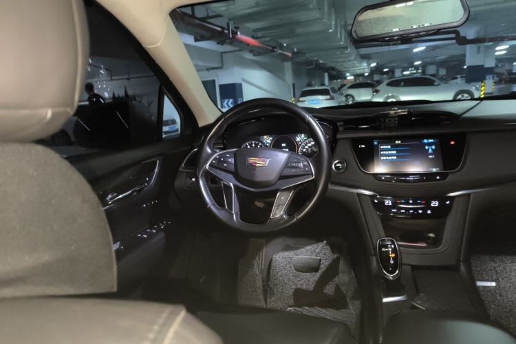 Used Cadillac XT5 2018 28T Four-Wheel Drive Luxury Model Steering Wheel