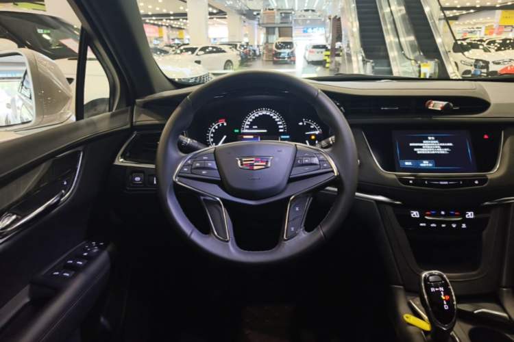 Used Cadillac XT5 2018 25T Tech Model Steering Wheel