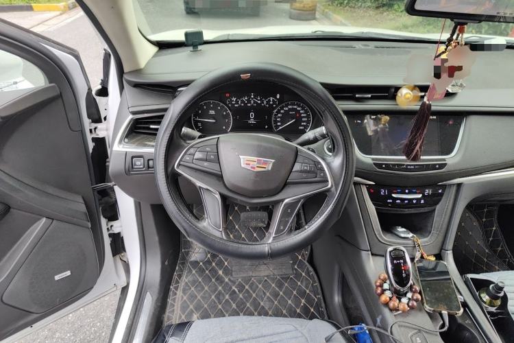 Used Cadillac XT5 2018 25T Luxury Model Steering Wheel