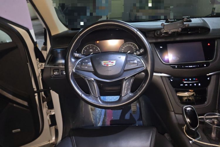 Used Cadillac XT5 2018 25T Luxury Model Steering Wheel