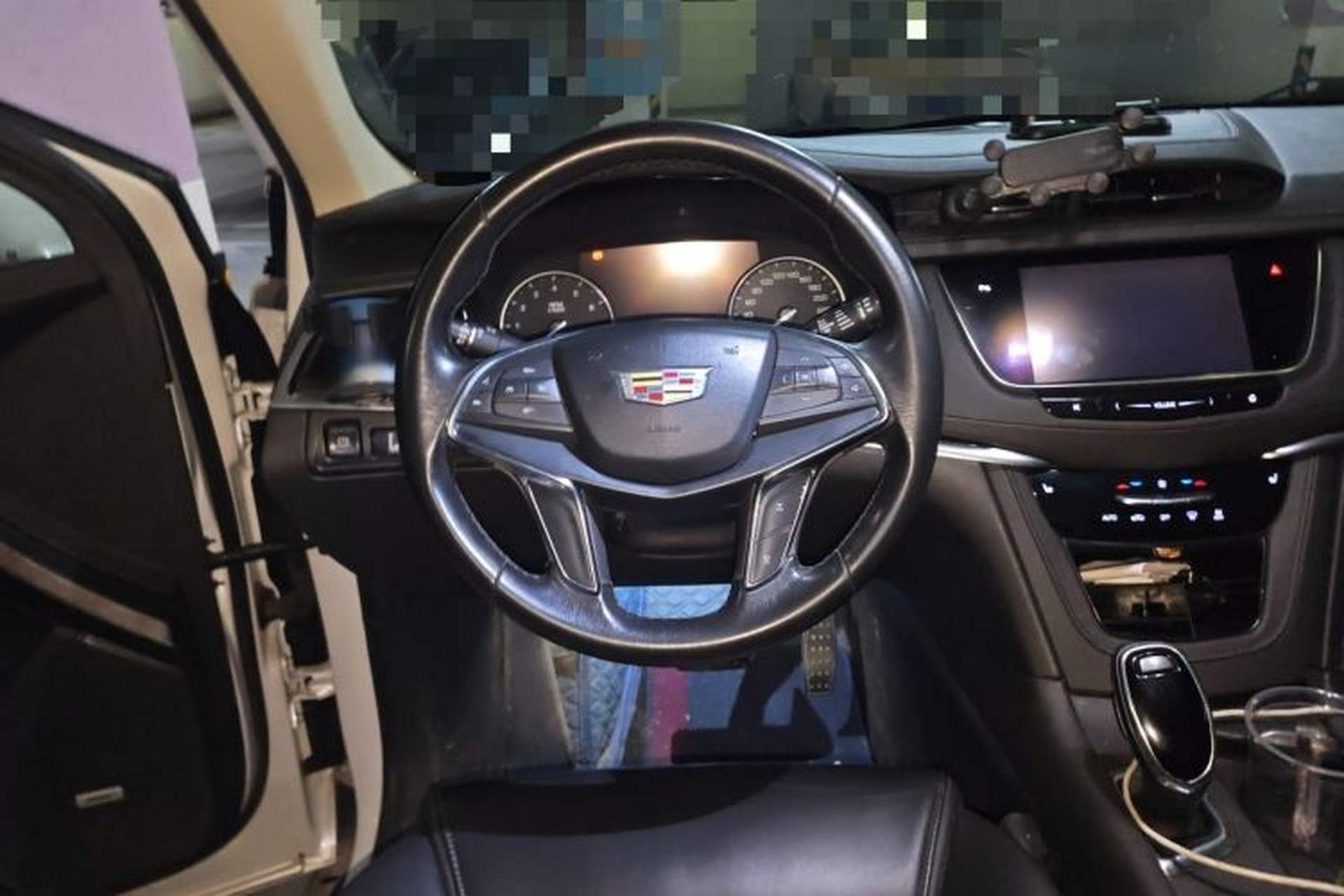 Used Cadillac XT5 2018 25T Luxury Model Steering Wheel