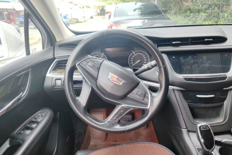 Used Cadillac XT5 2018 28T Four-Wheel Drive Luxury Model Steering Wheel