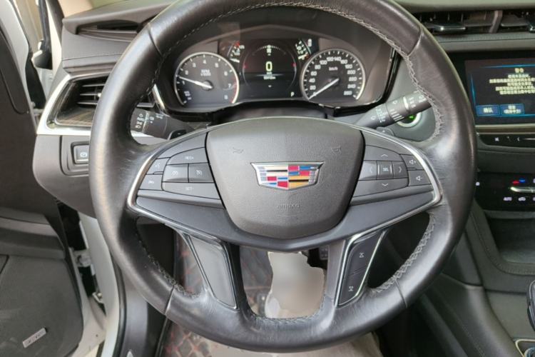 Used Cadillac XT5 2018 25T Luxury Model Steering Wheel