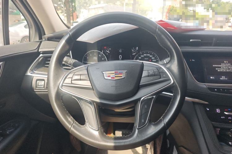 Used Cadillac XT5 2018 25T Luxury Model Steering Wheel
