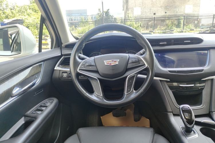 Used Cadillac XT5 2018 25T Luxury Model Steering Wheel