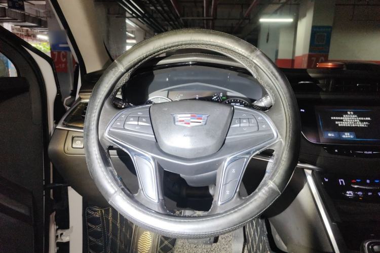 Used Cadillac XT5 2018 28T Four-Wheel Drive Luxury Model Steering Wheel