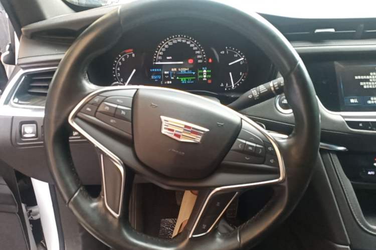 Used Cadillac XT5 2018 25T Tech Model Steering Wheel