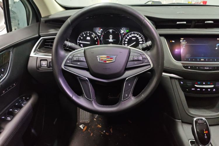 Used Cadillac XT5 2018 25T Luxury Model Steering Wheel