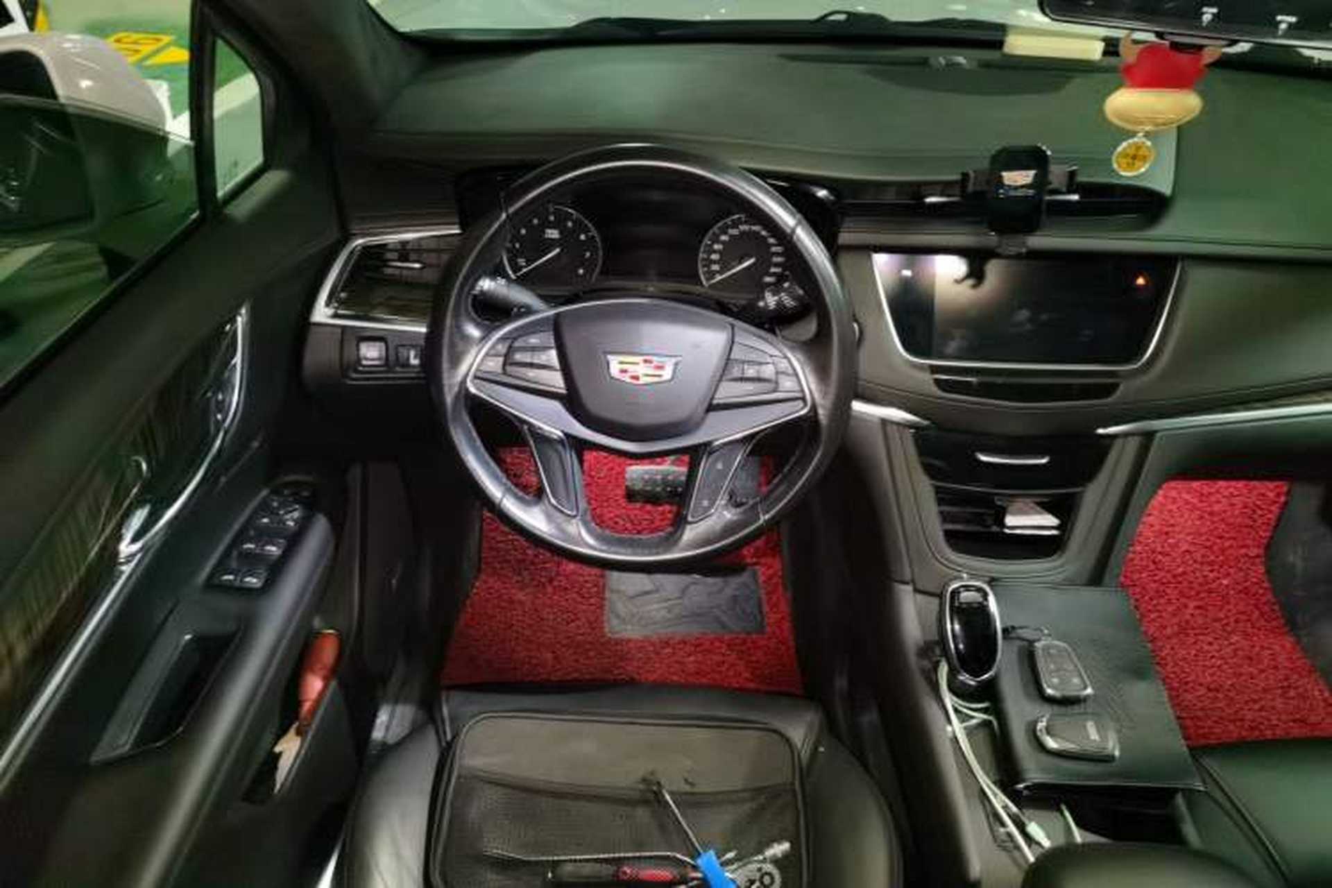 Used Cadillac XT5 2018 25T Luxury Model Steering Wheel