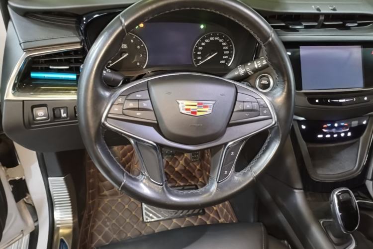 Used Cadillac XT5 2018 25T Luxury Model Steering Wheel