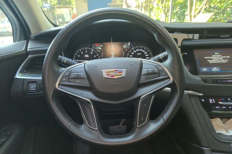 Used Cadillac XT5 2018 25T Luxury Model Steering Wheel