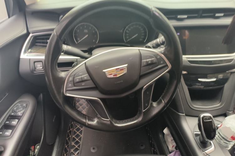Used Cadillac XT5 2018 28T Four-Wheel Drive Luxury Model Steering Wheel