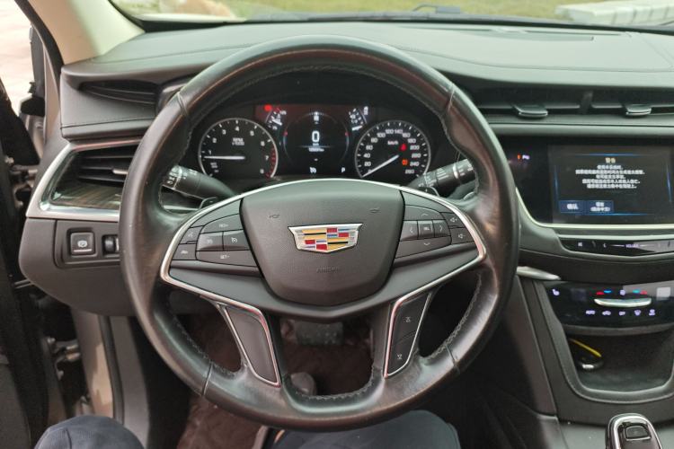 Used Cadillac XT5 2018 25T Luxury Model Steering Wheel
