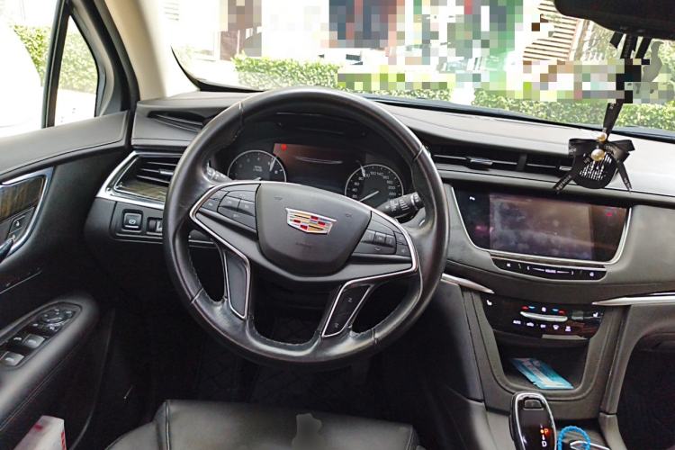 Used Cadillac XT5 2018 25T Luxury Model Steering Wheel