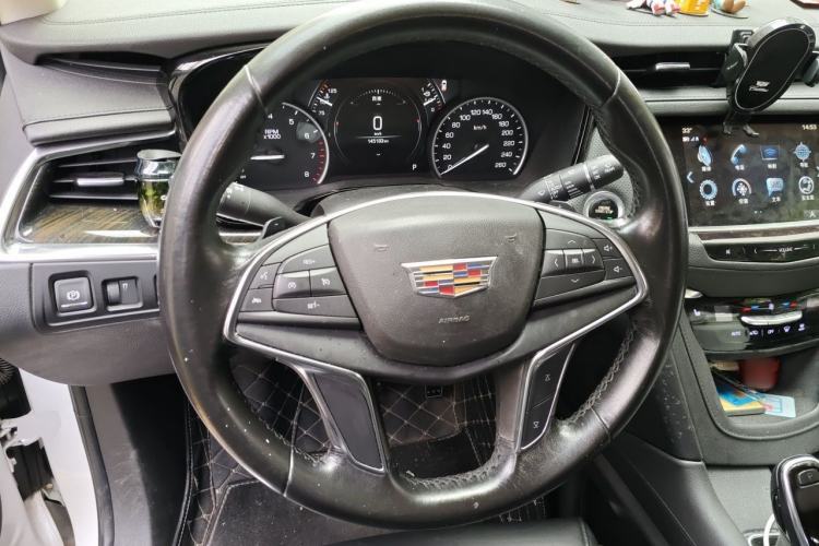 Used Cadillac XT5 2018 25T Luxury Model Steering Wheel