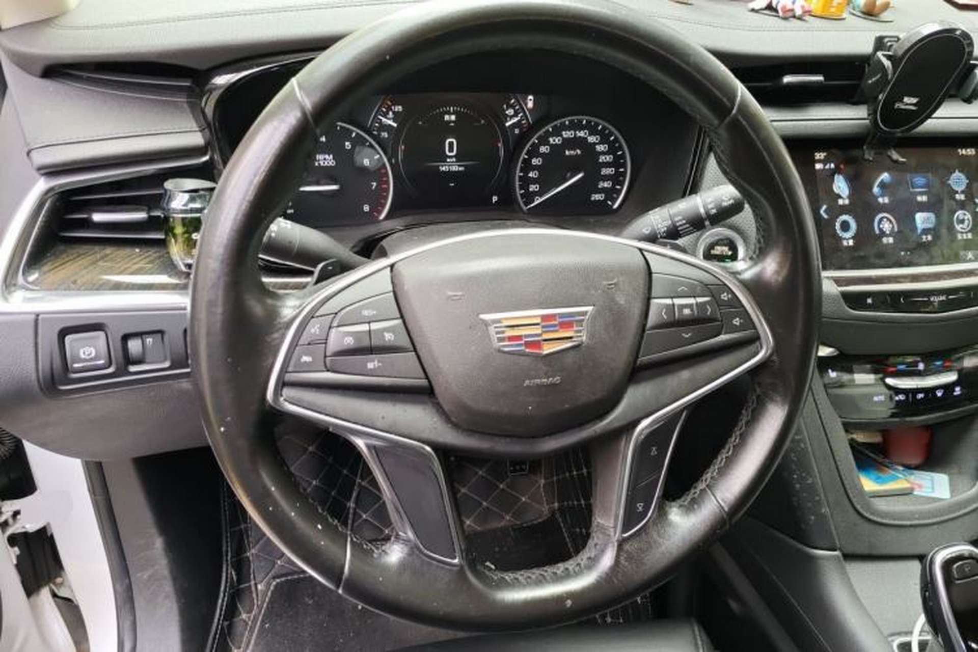 Used Cadillac XT5 2018 25T Luxury Model Steering Wheel