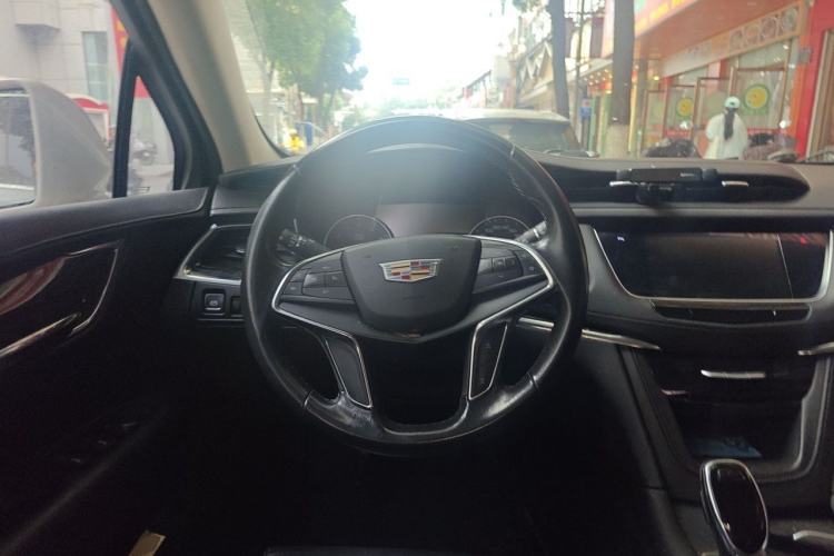 Used Cadillac XT5 2018 28T Four-Wheel Drive Luxury Model Steering Wheel