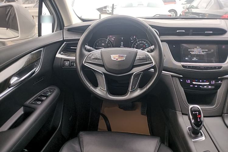 Used Cadillac XT5 2018 25T Luxury Model Steering Wheel