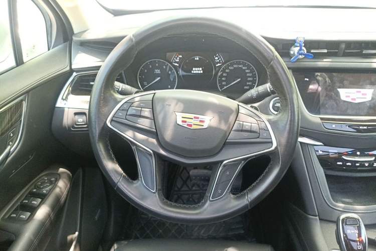 Used Cadillac XT5 2018 25T Luxury Model Steering Wheel