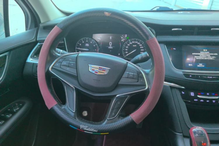Used Cadillac XT5 2018 25T Luxury Model Steering Wheel