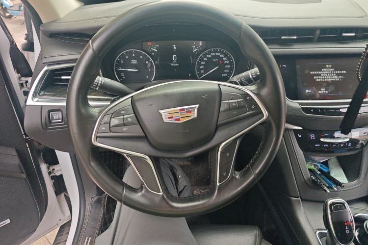 Used Cadillac XT5 2018 25T Luxury Model Steering Wheel