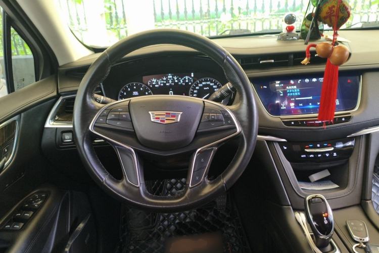Used Cadillac XT5 2018 28T Four-Wheel Drive Luxury Model Steering Wheel