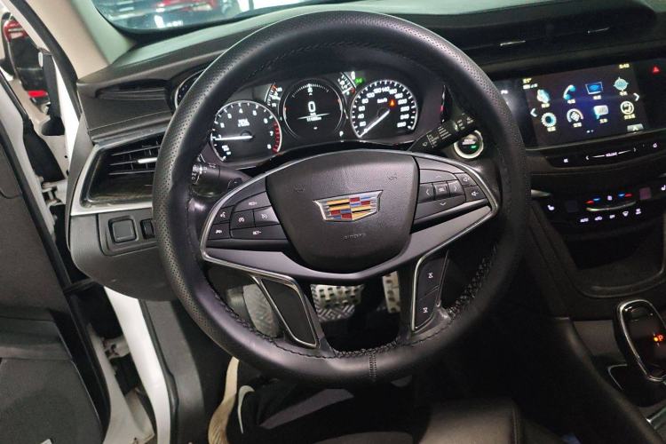 Used Cadillac XT5 2018 25T Luxury Model Steering Wheel