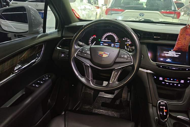 Used Cadillac XT5 2018 28E Four-Wheel Drive Tech Version Steering Wheel