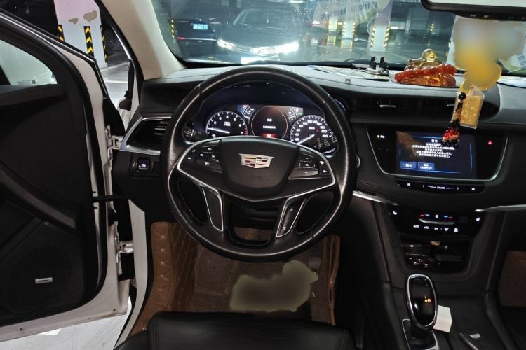 Used Cadillac XT5 2018 25T Luxury Model Steering Wheel