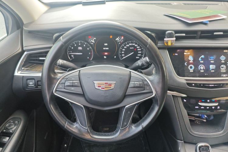 Used Cadillac XT5 2018 25T Luxury Model Steering Wheel