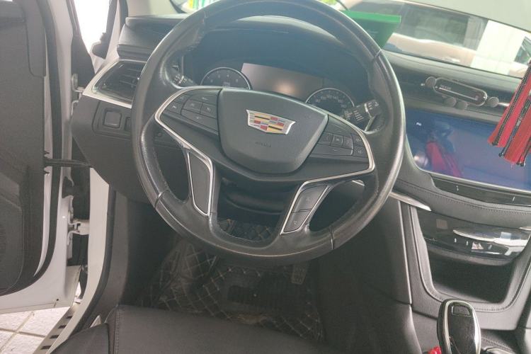 Used Cadillac XT5 2018 25T Luxury Model Steering Wheel