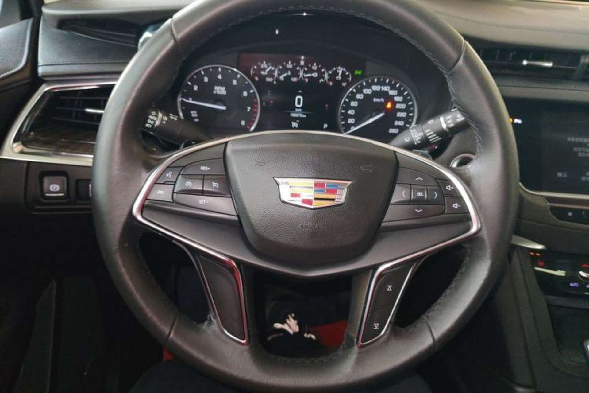 Used Cadillac XT5 2018 25T Luxury Model Steering Wheel