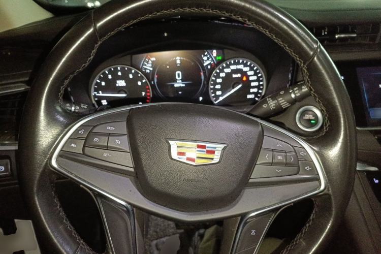 Used Cadillac XT5 2018 25T Luxury Model Steering Wheel